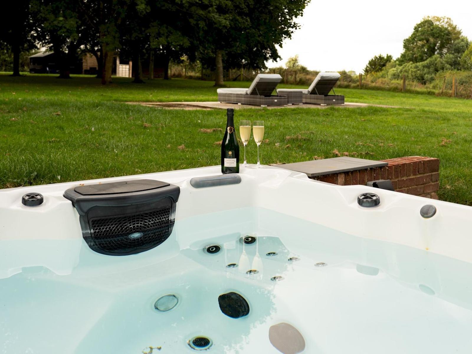 Chilterns Countryside Hideaway With Hot Tub Pass The Keys Villa Princes Risborough Ngoại thất bức ảnh